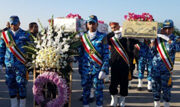 فیلم/ آیین استقبال بوشهری‌ها از پیکرهای سه شهید گمنام 