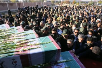 Funeral por 10 de los mártires de la Defensa Sagrada en Shiraz
