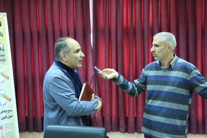 شرکتهای دانشبنیان می توانند بار اشتغال را به دوش بکشند/درحوزه علم خام فروشی میکنیم