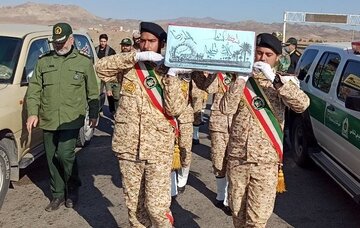 پیکر شهید گمنام دفاع مقدس با استقبال مردم وارد تربت‌حیدریه شد