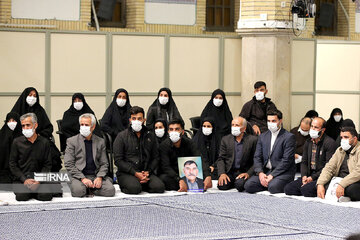Supreme Leader receives families of martyrs of Shah Cheragh terrorist incident
