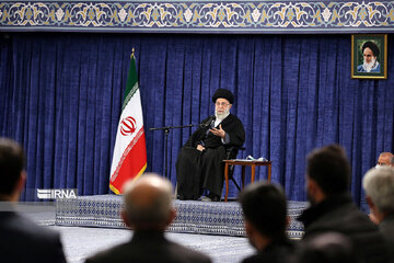 Supreme Leader receives families of martyrs of Shah Cheragh terrorist incident
