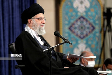 Supreme Leader receives families of martyrs of Shah Cheragh terrorist incident