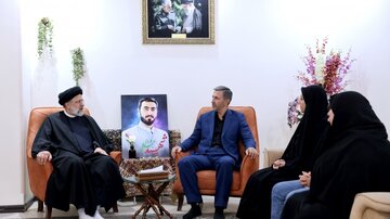 Le président iranien a rencontré la famille du martyr Arman Ali Wardi
