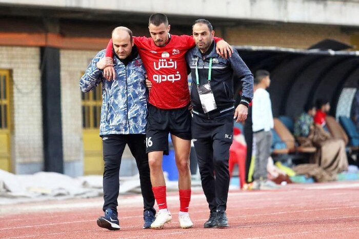 خمز به تراکتوریها استراحت داد