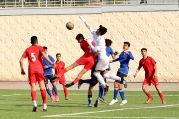 کپی برداری نونهالان از روی دست بزرگسالان؛ تساوی پرگل در شهرآورد جنجالی