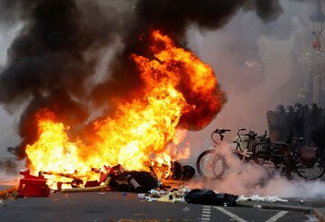 Paris brûle ; Combats de rue entre policiers et manifestants kurdes en colère