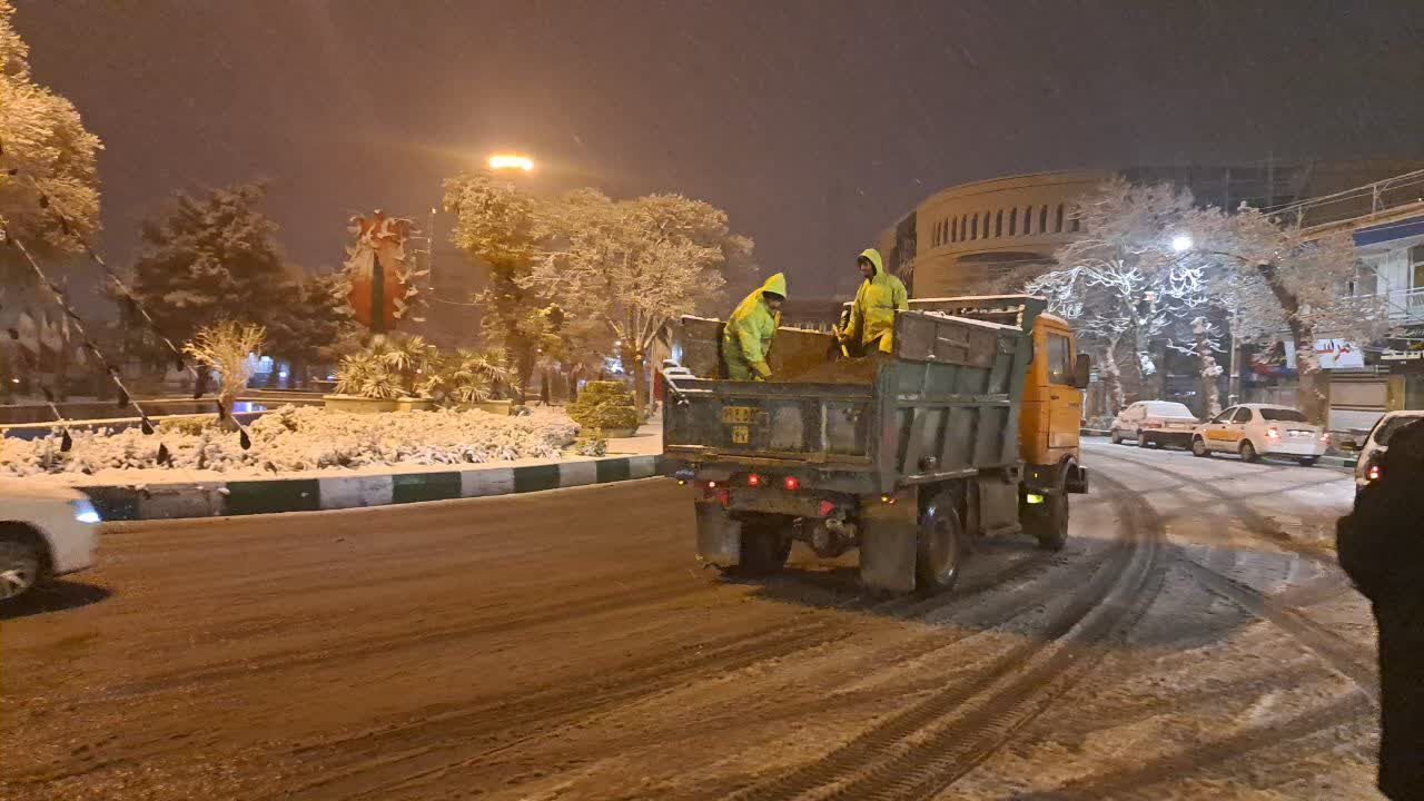 بارش برف سبب اختلال تردد در کرج شد