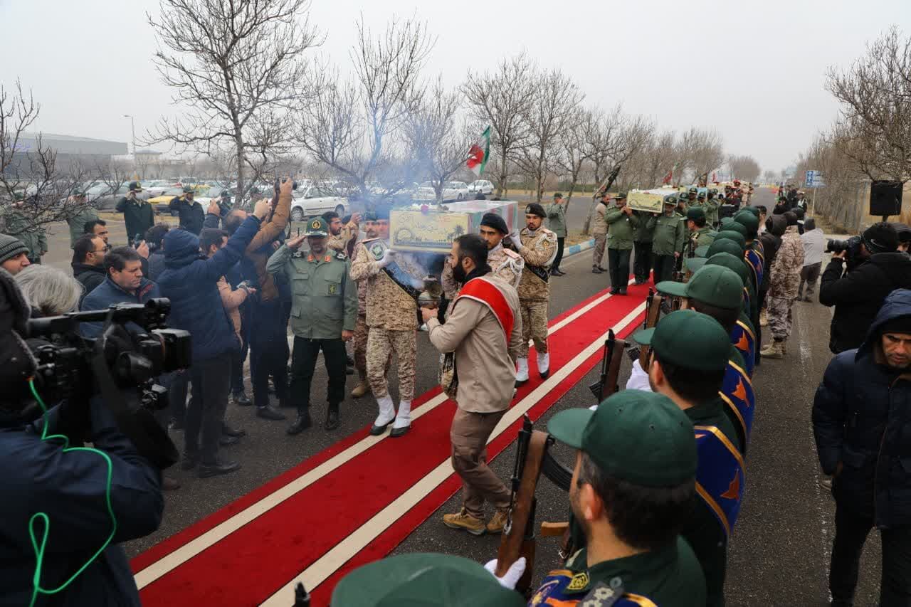 پیکر ۱۰ شهید گمنام وارد فرودگاه اردبیل شد