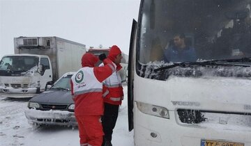 سرنشینان یک دستگاه اتوبوس در محور کنگاور - همدان از کولاک نجات یافتند 