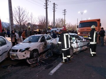 برخورد ۱۴خودرو سبک و سنگین در تصادف زنجیره‌ای شهر شیراز 