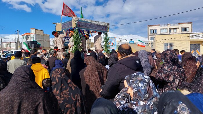 مشق عشق ملایری‌ها در استقبال پرشور از لاله‌های فاطمی+فیلم