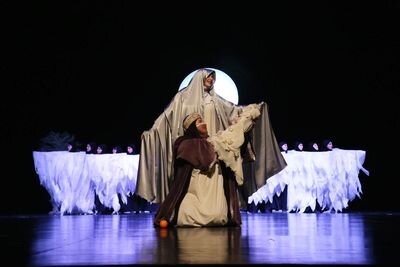 تاکید اسلام بر استقلال روحی و اجتماعی زنان را در نمایش «فاطمه» تماشایی کردیم