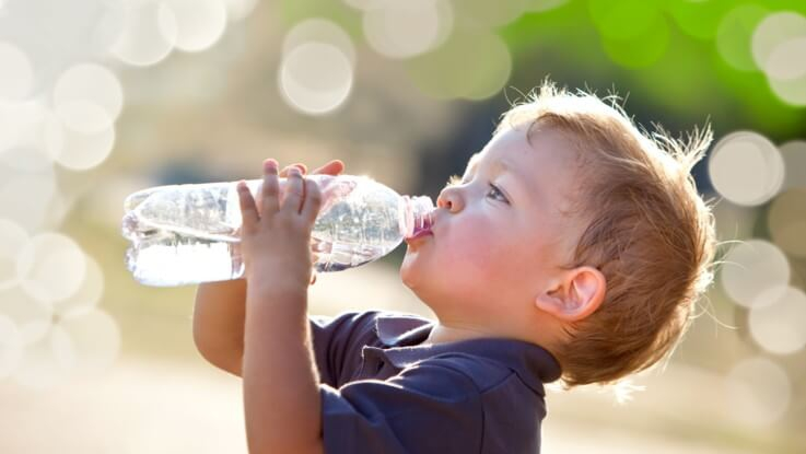 آیا واقعا روزانه به ۸ لیوان آب نیاز داریم؟