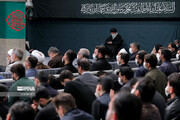 El Líder Supremo asiste a la ceremonia de luto por Hazrat Fátima (PB)
