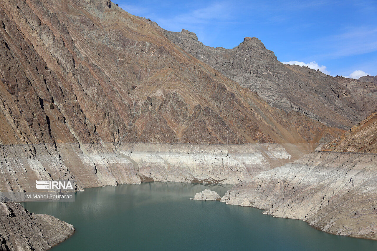 بانگ خشکسالی از حلقوم گرد و خاک/ مردم آب را دریابید! بانگ خشکسالی از حلقوم گرد و خاک/ مردم آب را دریابید!