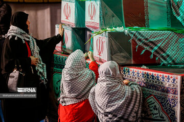 ایران میں مقدس دفاع کے 200 گمنام شہدا کی تقریب جنازے کا انعقاد