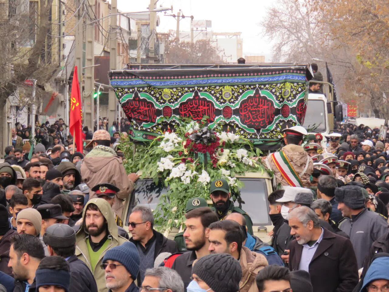 پیکر مطهر شهید گمنام در بروجرد تشییع و خاکسپاری شد