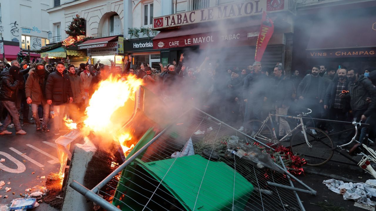 Minoría kurda protesta en Francia tras ataque mortal contra su centro cultural