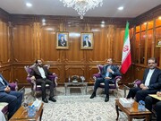 El canciller de Irán y el portavoz del Ansarolá de Yemen se reúnen en Omán