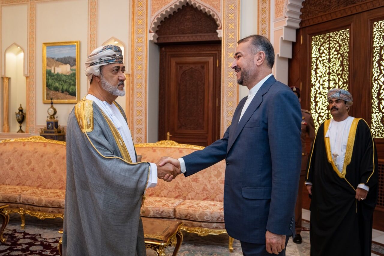 ایرانی وزیر خارجہ نے بادشاہ عمان سے ملاقات کی