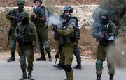 إصابة شاب فلسطيني بجروح خطيرة برصاص الاحتلال في بيت أمر واندلاع اشتباكات مع مقاومين