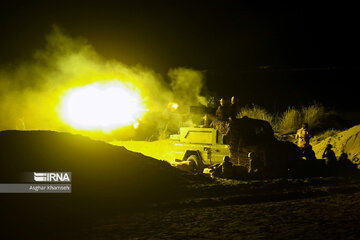 L'opération nocturne de défense côtière au premier jour des exercices conjoints Zolfaqar-1401 de l'armée de la République islamique d'Iran a été menée avec succès jeudi soir (29 décembre 2022) dans la région de Jask et à l'est du détroit d'Ormuz. (Photo : Asghar Khamseh)