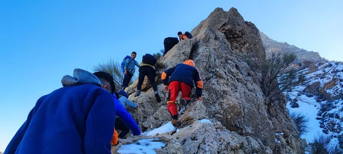 ۶ نوجوان گمشده در ارتفاعات دراک شیراز نجات یافتند