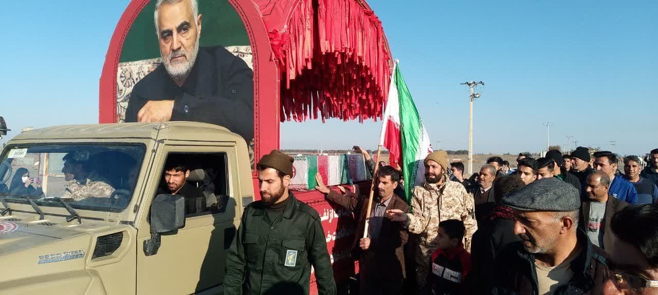 پیکر های ۱۱ شهید گمنام در اردستان  تشییع شد