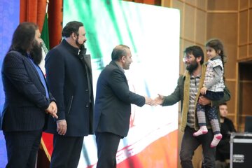 بیست و هفتمین جشنواره تئاتر منطقه‌ای فجر در کرمانشاه با معرفی برگزیدگان به پایان رسید