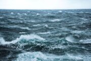 هواشناسی قشم: شناورهای سبک از رفت و آمد در تنگه هرمز خودداری کنند