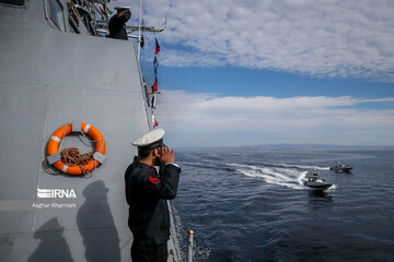 Défilé des navires et des sous-marins de la Marine iranienne