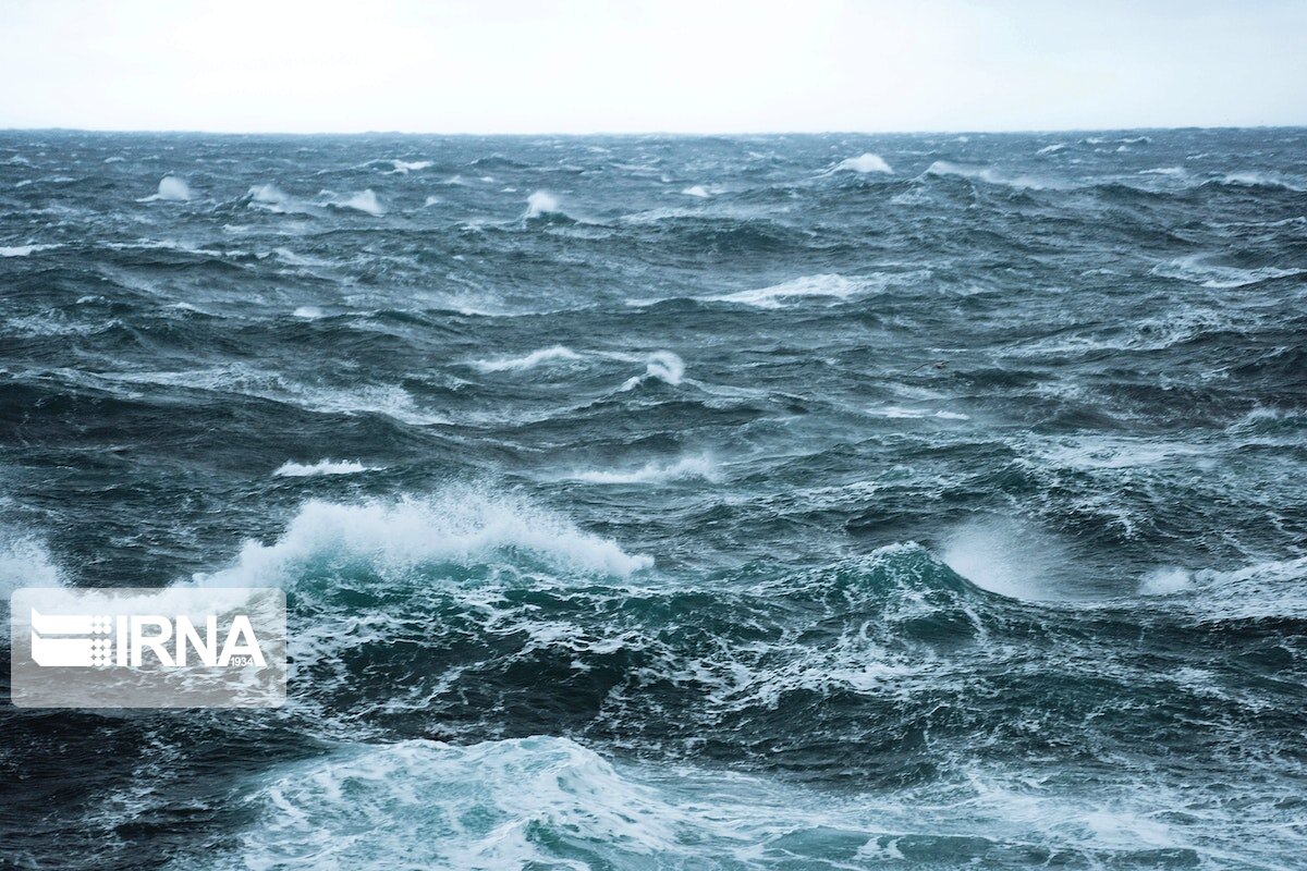 وزش باد شدید و افزایش ارتقاع موج در خلیج‌فارس