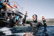 Iranische Frauen haben es geschafft, nationale Rekorde im Freitauchen aufzustellen
