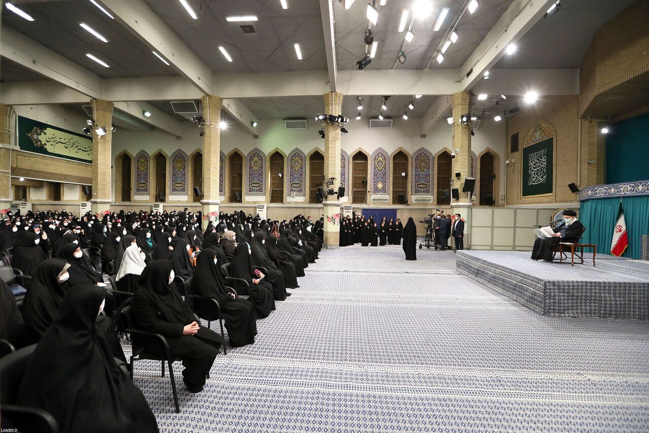 Rencontre d’un groupe des femmes iraniennes avec le Guide suprême 