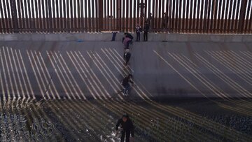 بازدید بایدن از مرز مکزیک و سیاست مهاجرتی آمریکا در ابهام
