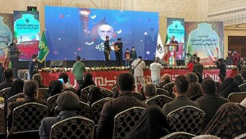 La cérémonie d'ouverture du 13e Festival du film populaire d'Ammar commémorant les martyrs de l'incident terroriste du sanctuaire de Shahcheragh s'est tenue mercredi soir 5 janvier 2023 dans la ville de Chiraz au sud de l’Iran. 