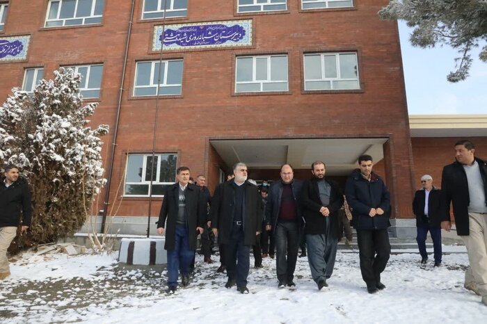 استاندار آذربایجان‌غربی از واحد تولیدی سیم و کابل در پیرانشهر بازدید کرد