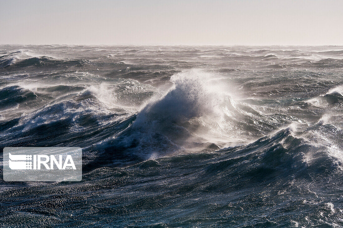 ارتفاع موج در نیمه شرقی خلیج‌فارس تا ۱۸۰ سانتی‌متر می‌رسد