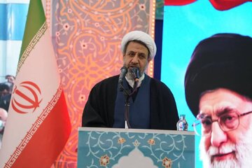 امام جمعه کرمان: شهید سلیمانی مدال قهرمانی را از دل‌های مردم دریافت کرد