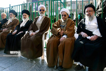 People of Qom gather in support of Velayat authority