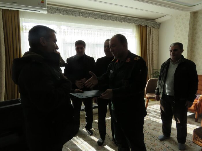 مسوولان با خانواده شهدای حادثه سقوط هواپیمای اوکراینی در مهاباد دیدار کردند