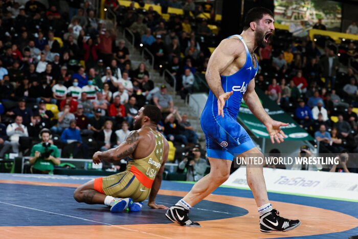 تعظیم بزرگان کشتی جهان به غولکش ایرانی