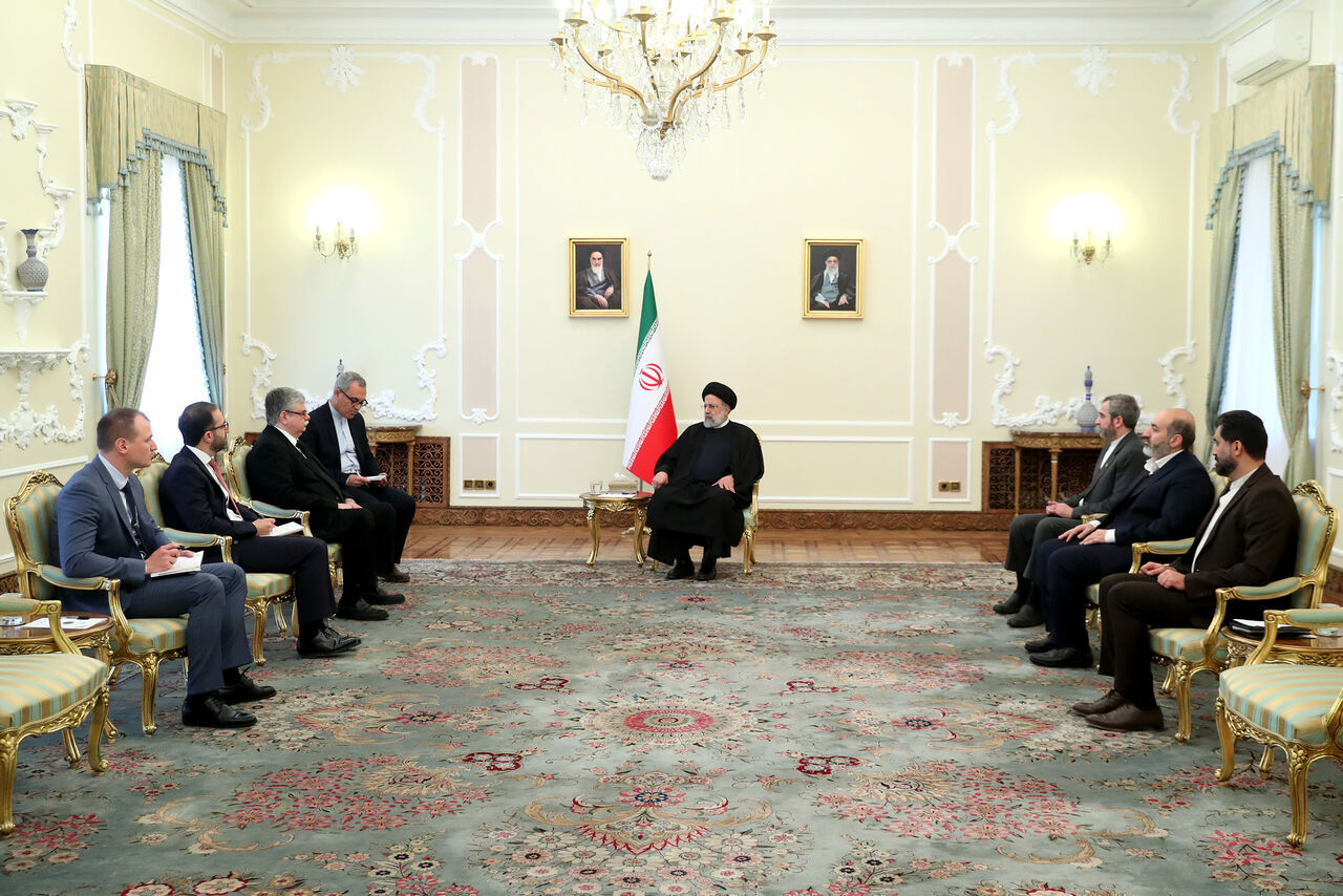 El presidente iraní califica las relaciones entre Irán y Rusia como estratégicas