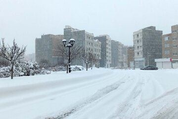 بارش برف ادارات چهارمحال و بختیاری را روز سه‌شنبه تعطیل کرد