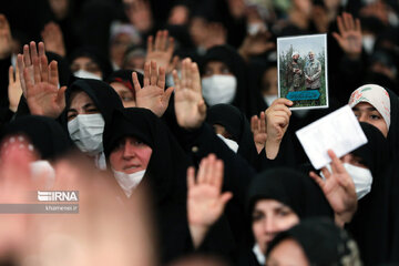 Leader, people from Qom Prov meet in Tehran