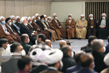 Leader, people from Qom Prov meet in Tehran