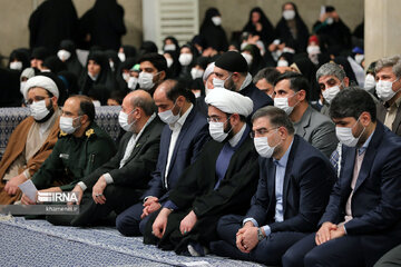 Leader, people from Qom Prov meet in Tehran