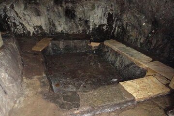 حمام سنگی شهرستان کوثر؛ شاهکار معماری دست‌کند در دل غار
