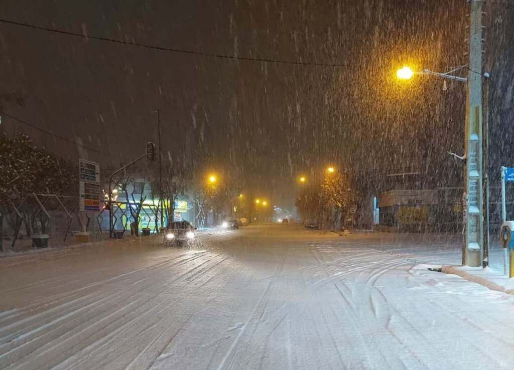 فیلم/ بارش برف و بسته شدن جاده‌های کوهستانی شهرستان مهریز